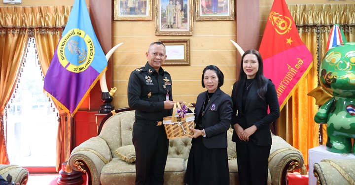 วิทยาเขตเชียงราย เข้าสวัสดีและขอรับพรจากผู้บัญชาการมณฑลทหารบก 37