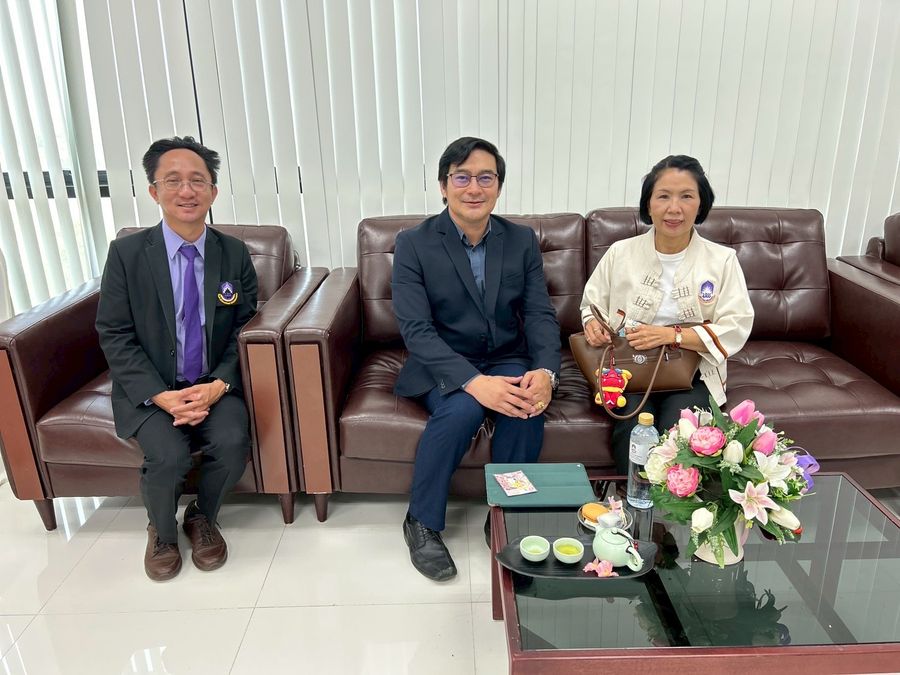 แสดงนิทรรศการผลงานการศึกษาดูงานต่างประเทศ ณ วิทยาเขตเชียงราย