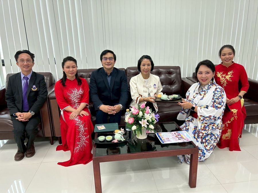 แสดงนิทรรศการผลงานการศึกษาดูงานต่างประเทศ ณ วิทยาเขตเชียงราย