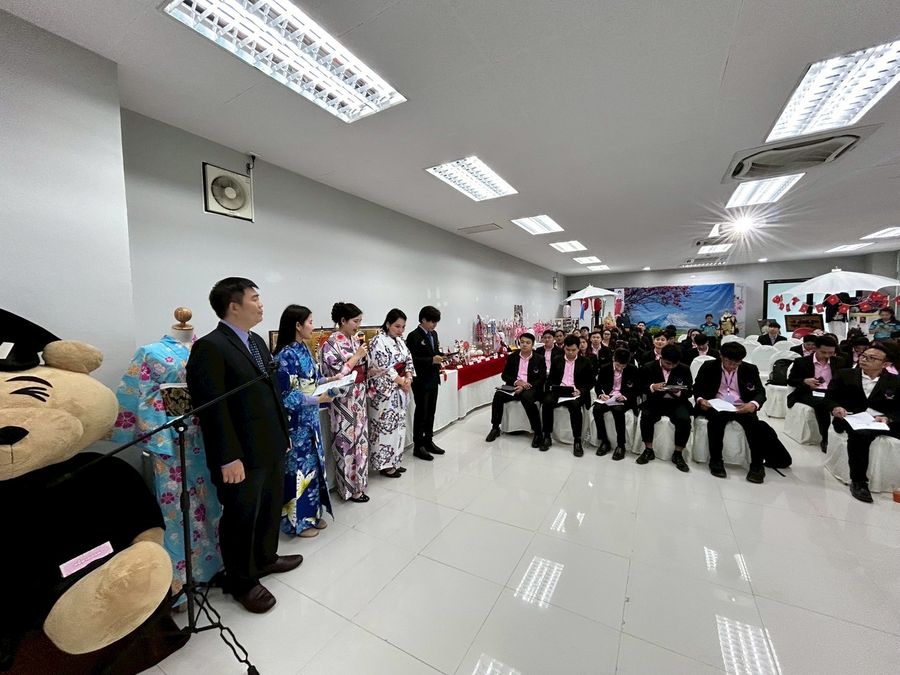 แสดงนิทรรศการผลงานการศึกษาดูงานต่างประเทศ ณ วิทยาเขตเชียงราย
