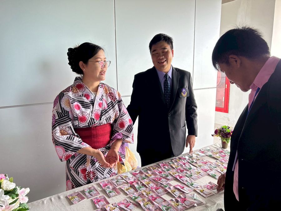แสดงนิทรรศการผลงานการศึกษาดูงานต่างประเทศ ณ วิทยาเขตเชียงราย