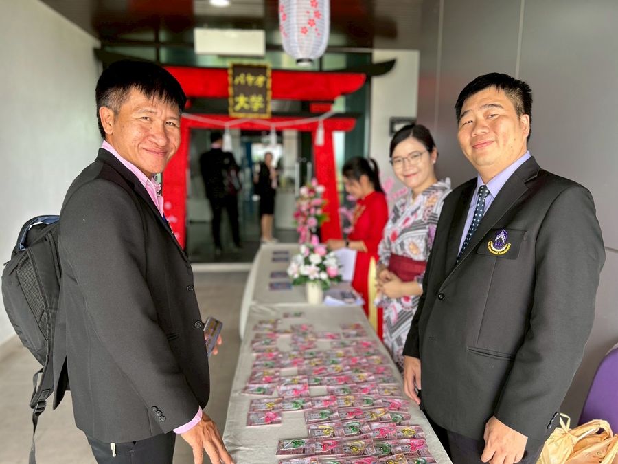 แสดงนิทรรศการผลงานการศึกษาดูงานต่างประเทศ ณ วิทยาเขตเชียงราย