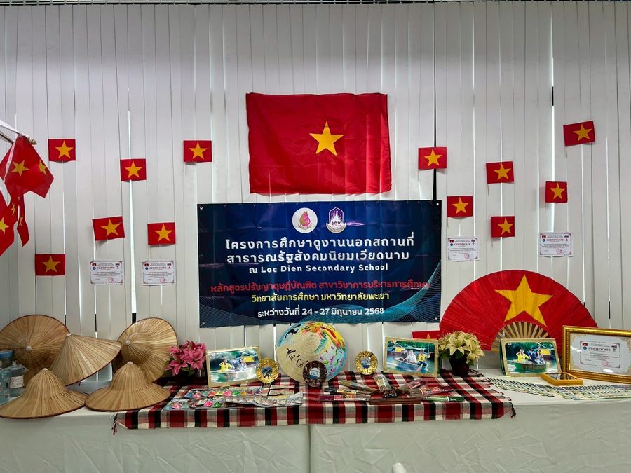 แสดงนิทรรศการผลงานการศึกษาดูงานต่างประเทศ ณ วิทยาเขตเชียงราย