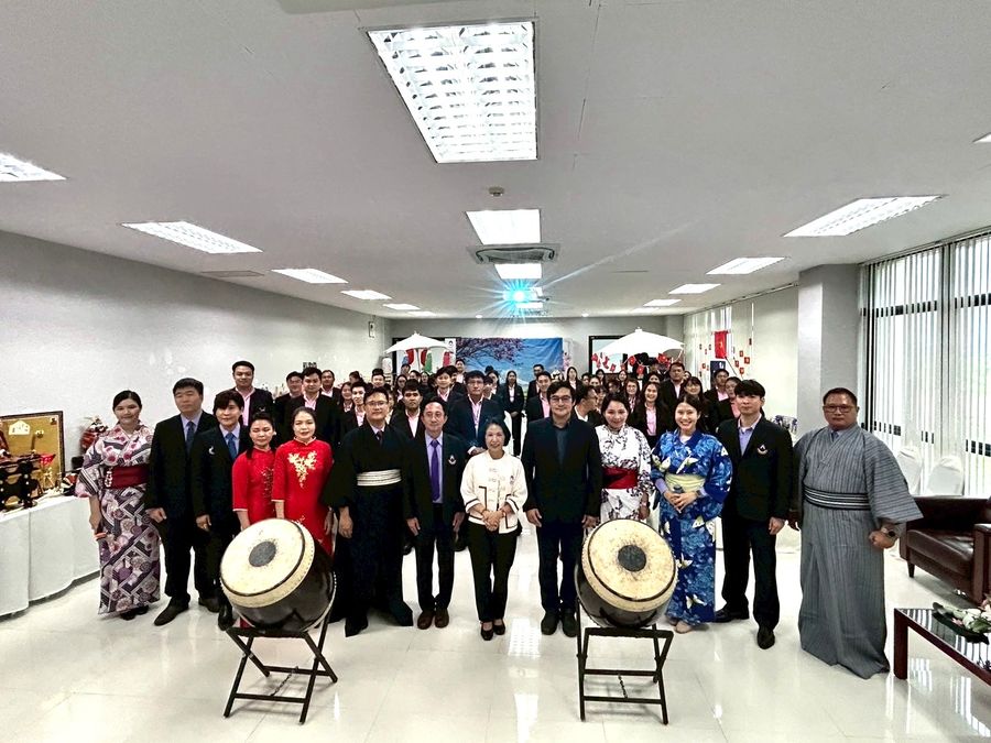 แสดงนิทรรศการผลงานการศึกษาดูงานต่างประเทศ ณ วิทยาเขตเชียงราย