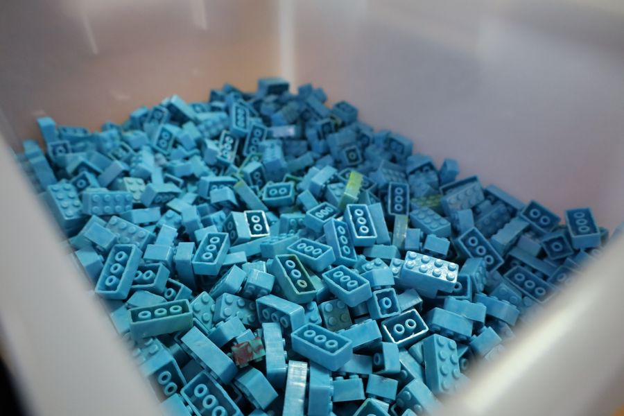 วิทยาเขตเชียงราย มอบฝาขวดน้ำพลาสติกเพื่อแปรรูปเป็นผลิตภัณฑ์รีไซเคิล