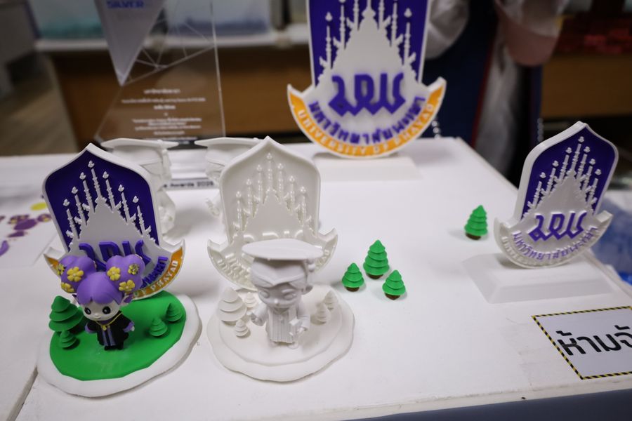 วิทยาเขตเชียงราย มอบฝาขวดน้ำพลาสติกเพื่อแปรรูปเป็นผลิตภัณฑ์รีไซเคิล