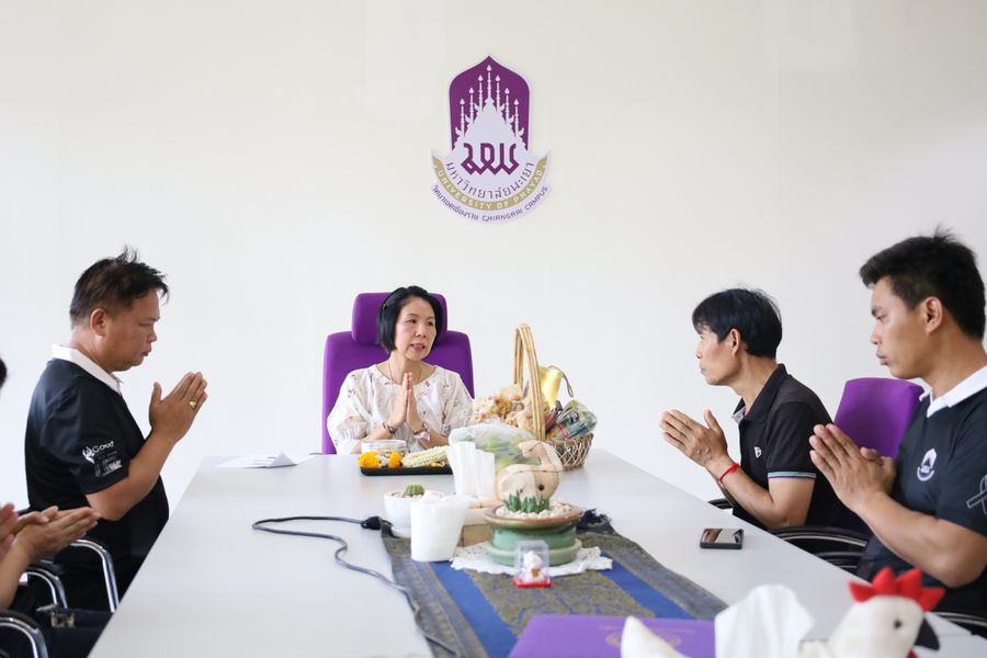 บุคลากรวิทยาเขตเชียงรายร่วมจัดพิธีสระเกล้าดำหัวผู้อำนวยการอย่างพร้อมเพรียง