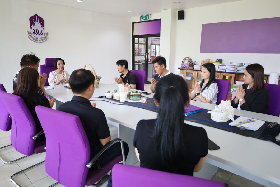 บุคลากรวิทยาเขตเชียงรายร่วมจัดพิธีสระเกล้าดำหัวผู้อำนวยการอย่างพร้อมเพรียง